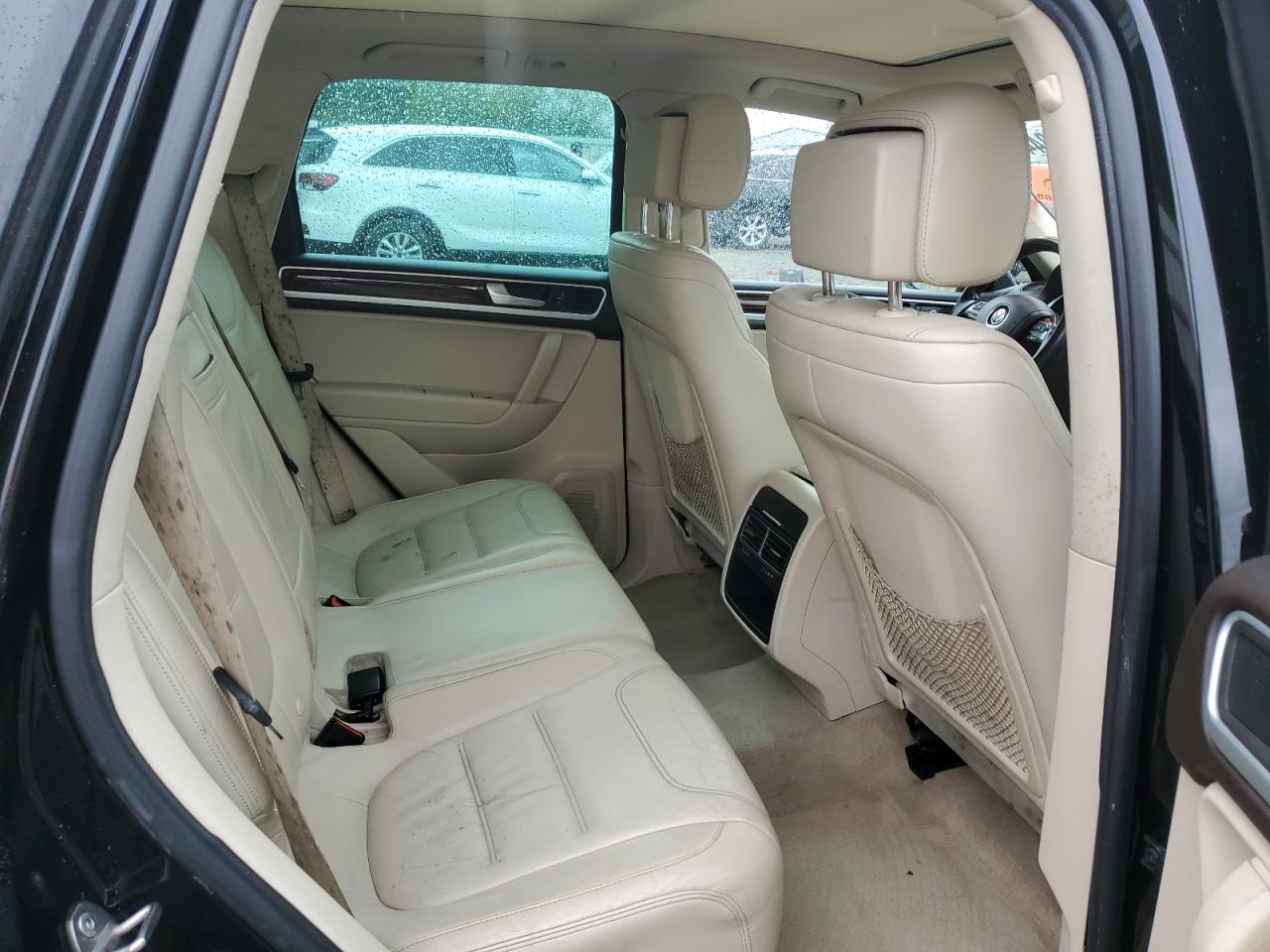 2011 Volkswagen Touareg V6 VIN: WVGFF9BP9BD002814 Lot: 57528445