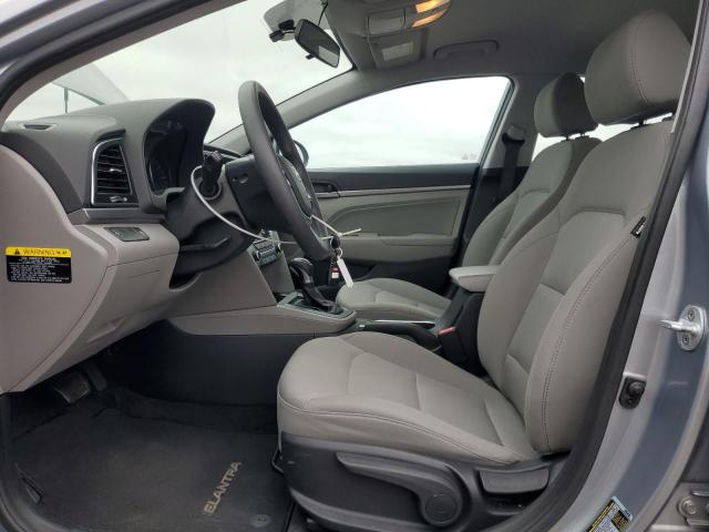 Sedans HYUNDAI ELANTRA 2017 Srebrny