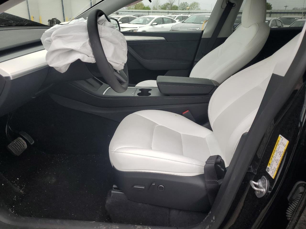 2024 Tesla Model Y VIN: 7SAYGDEE0RA227603 Lot: 56843545