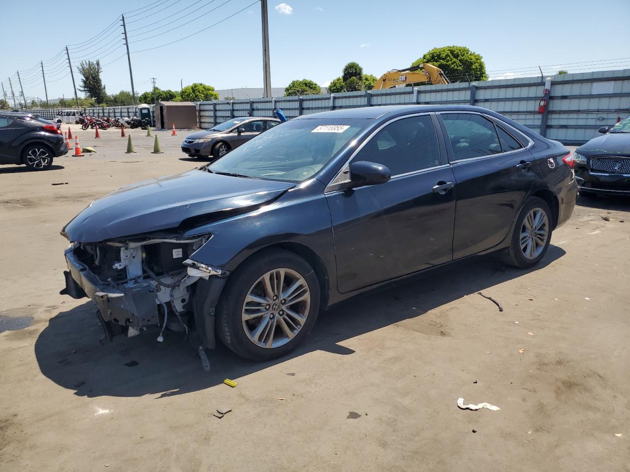 2016 Toyota Camry Le en Venta en Miami, FL - Front End