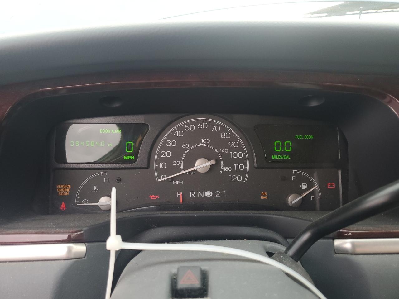 2004 Lincoln Town Car Ultimate VIN: 1LNHM83W74Y648282 Lot: 81128805