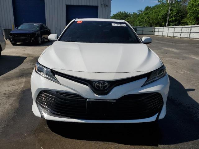  TOYOTA CAMRY 2018 Белый