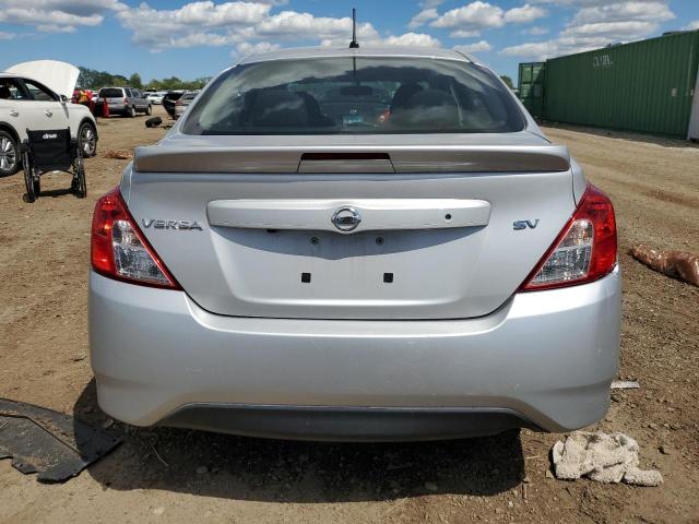  NISSAN VERSA 2018 Silver