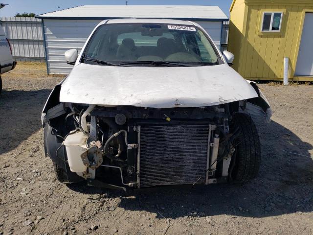  NISSAN VERSA 2018 Білий