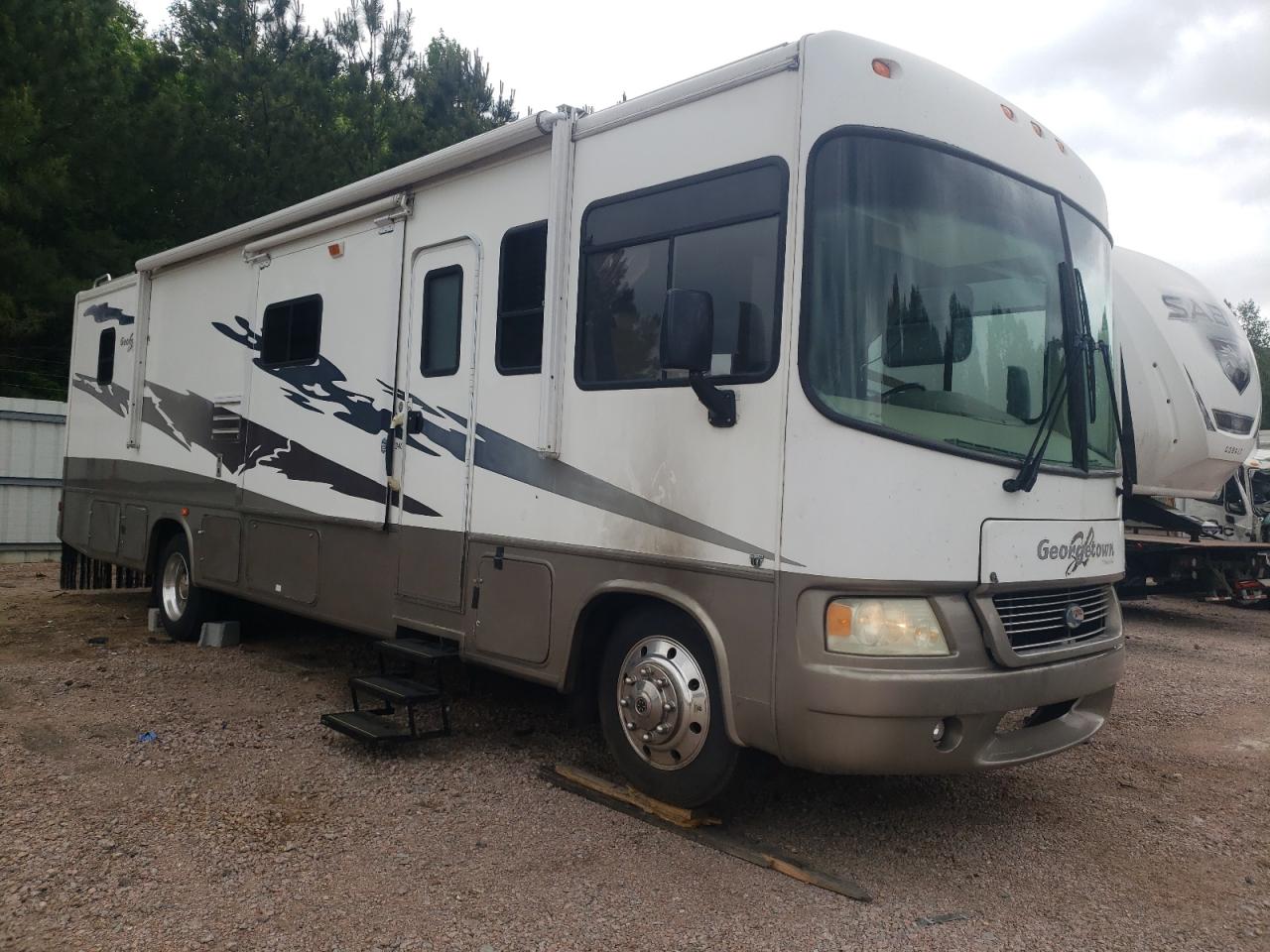2006 Ford F550 Super Duty Stripped Chassis for Sale in Charles City, VA - Burn - Engine