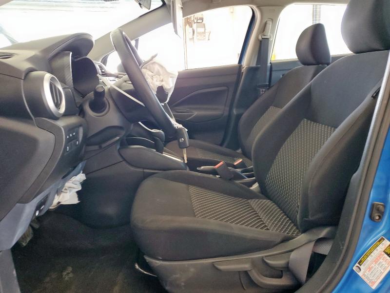  NISSAN VERSA 2022 Синий