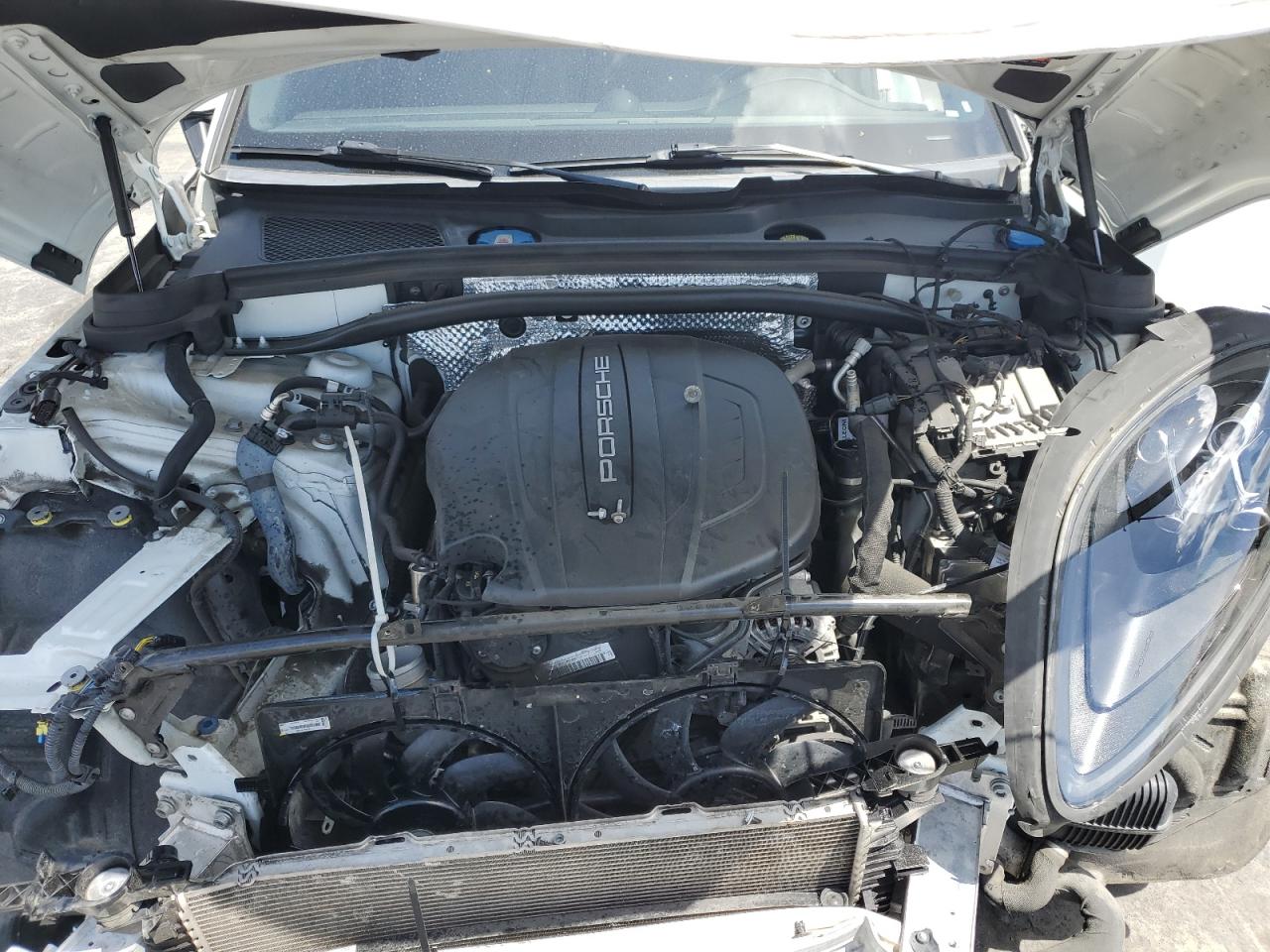 2020 Porsche Macan VIN: WP1AA2A55LLB01916 Lot: 55700165