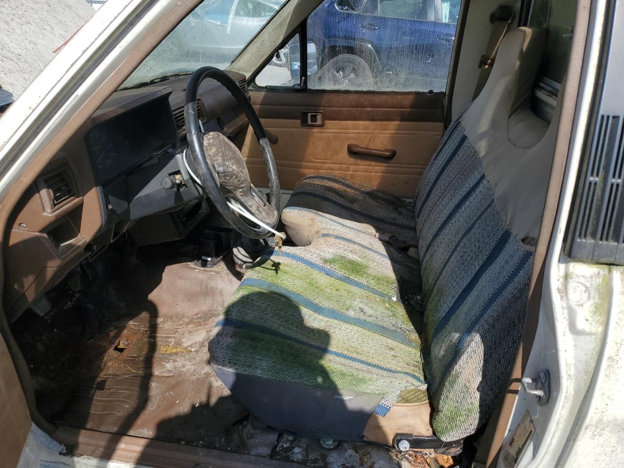 1984 Toyota Pickup 1/2 Ton Rn55 Dlx VIN: JT4RN55D4E0070786 Lot: 56966155