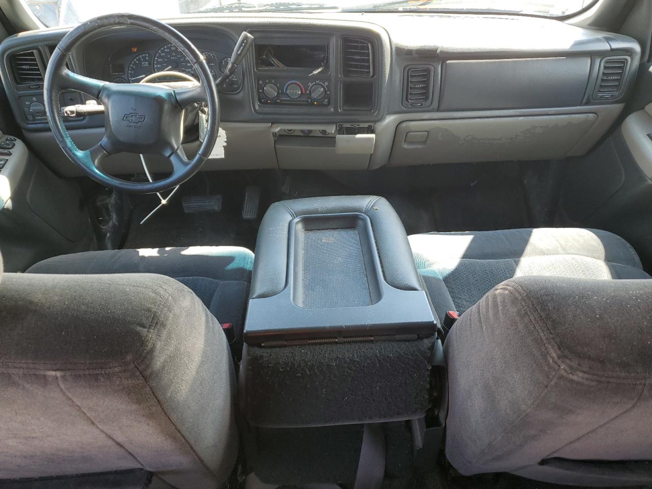 2002 Chevrolet Suburban C1500 VIN: 3GNEC16T82G220643 Lot: 55813845