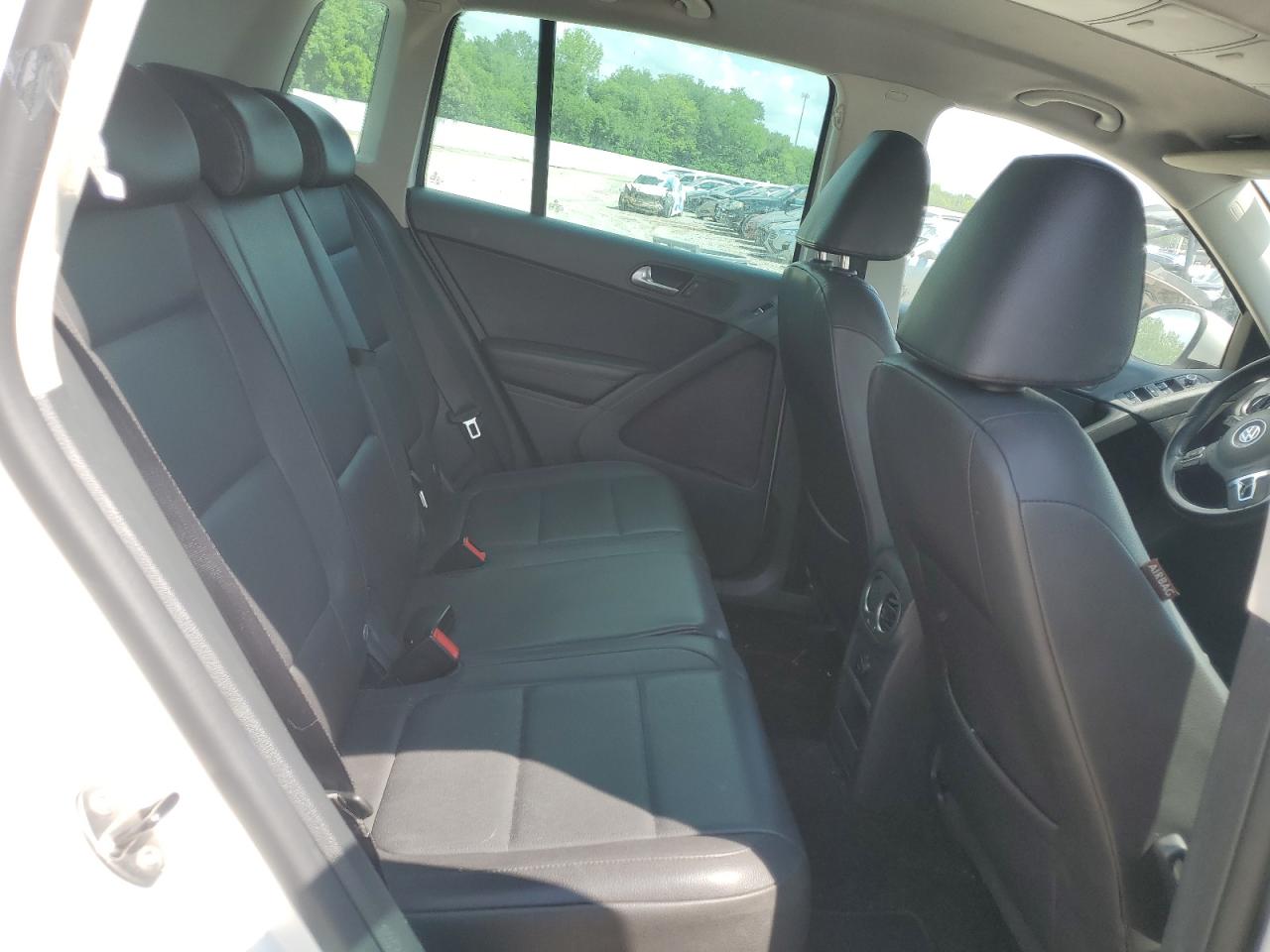 2011 Volkswagen Tiguan S VIN: WVGAV7AX1BW540155 Lot: 56483975