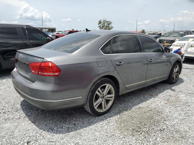 Sedans VOLKSWAGEN PASSAT 2013 Szary