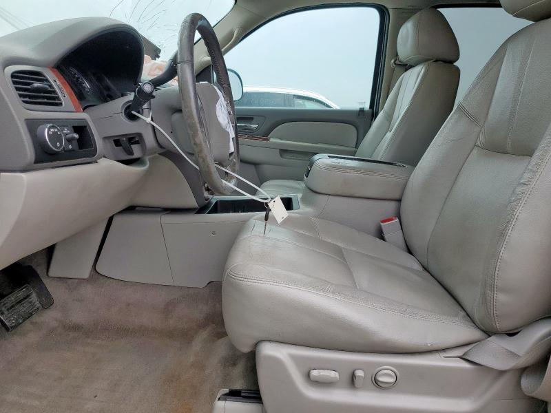  CHEVROLET SUBURBAN 2014 Silver