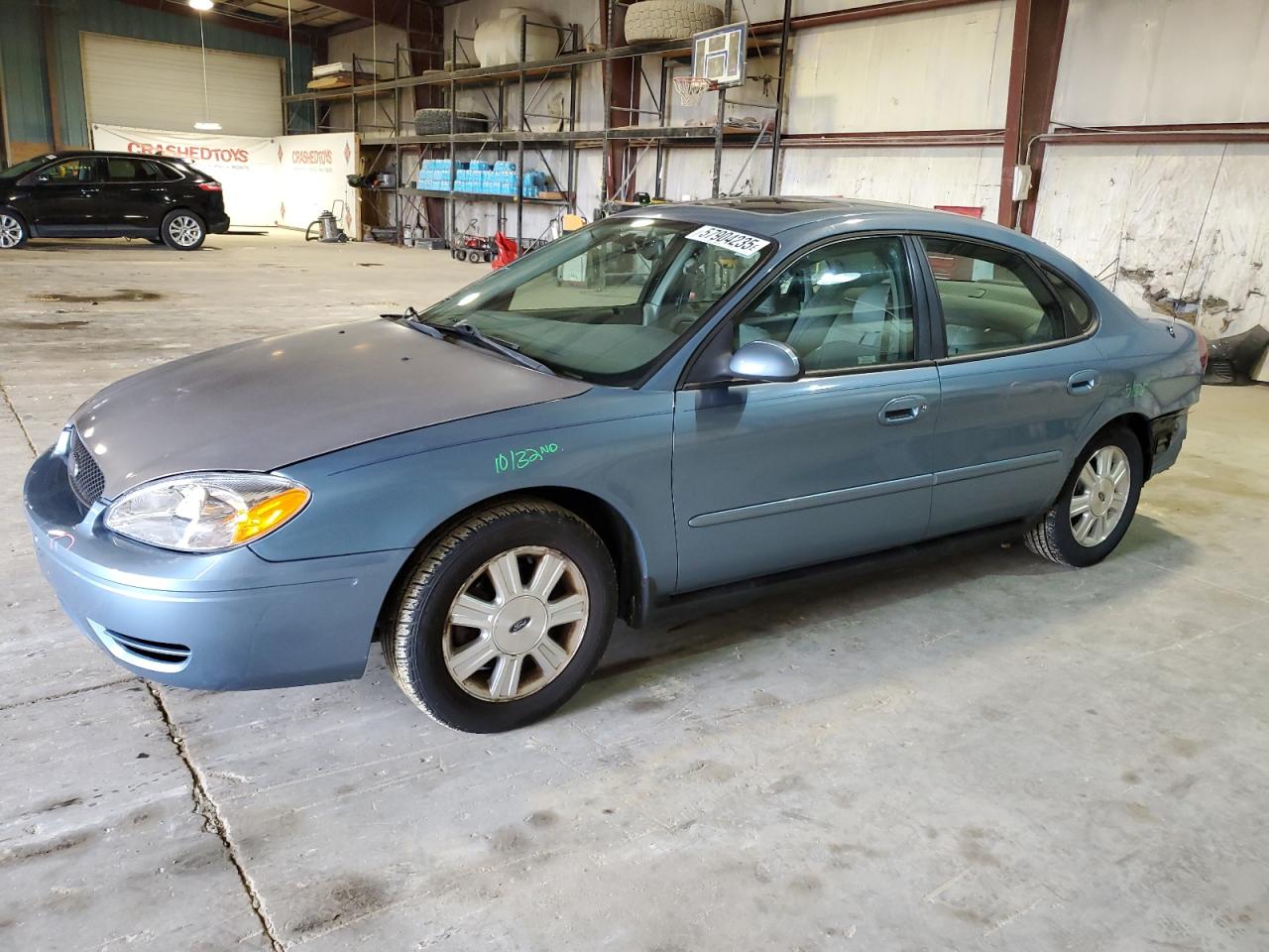 2005 Ford Taurus Sel for Sale in Eldridge, IA - Rear End
