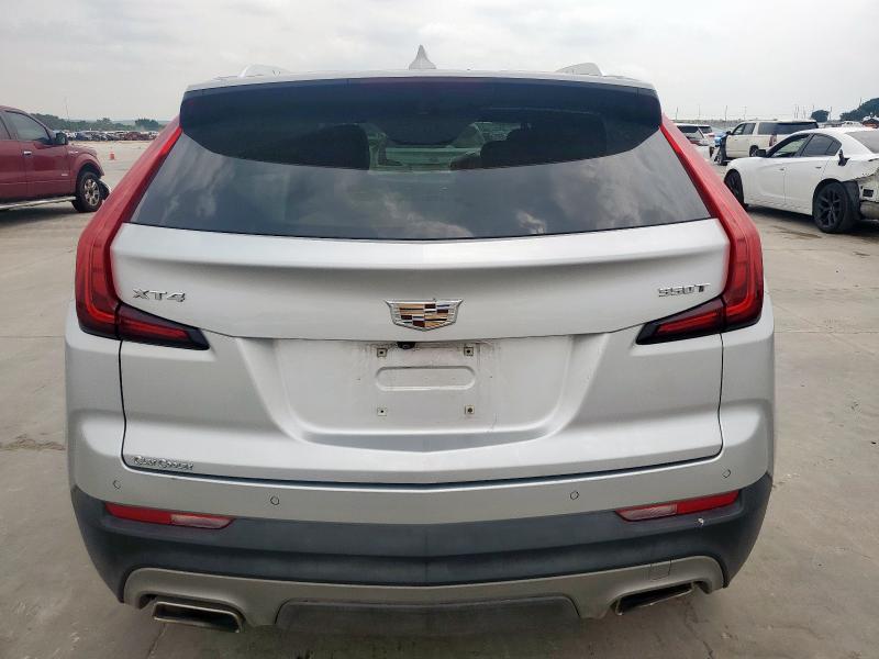  CADILLAC XT4 2021 Srebrny
