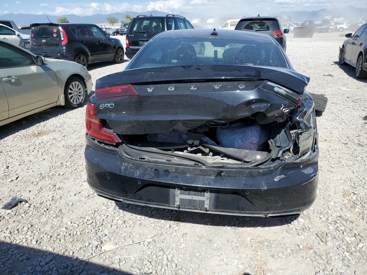 2017 Volvo S90 T6 Momentum VIN: YV1A22MKXH1004904 Lot: 58263845