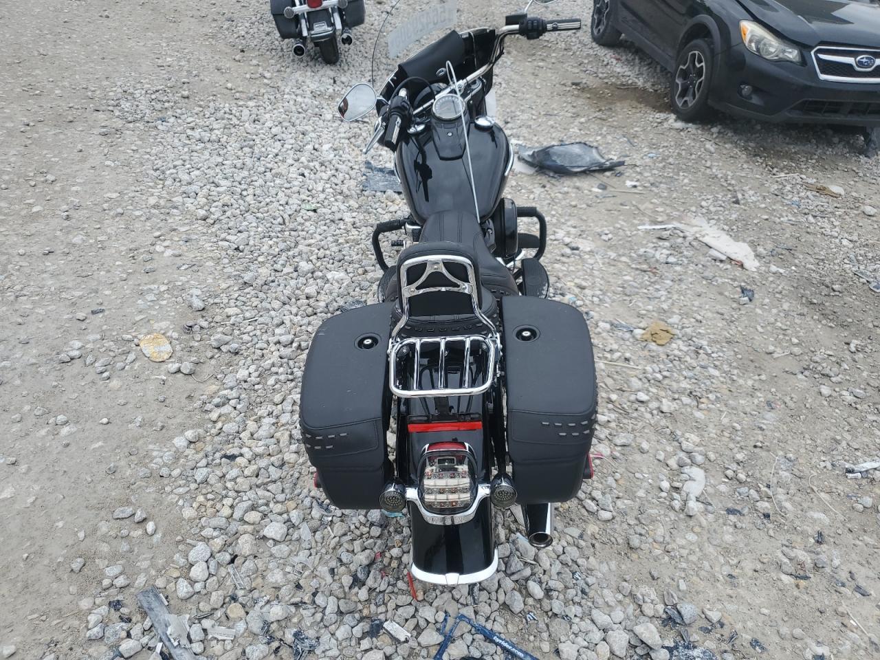 2018 Harley-Davidson Flhc Heritage Classic VIN: 1HD1YAJ19JC026105 Lot: 56429305