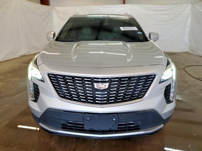  CADILLAC XT4 2022 Серебристый