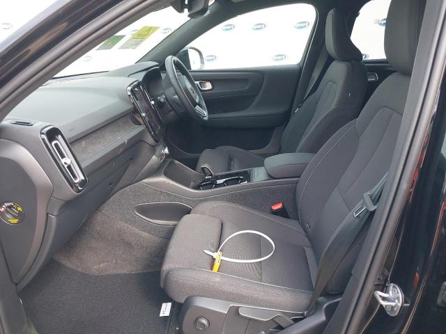 2023 VOLVO XC40 CORE