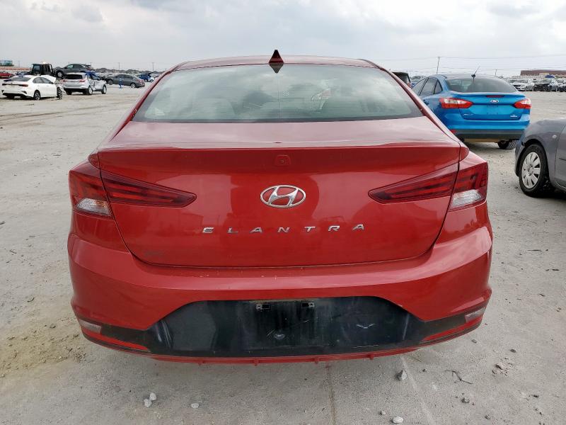  HYUNDAI ELANTRA 2019 Красный