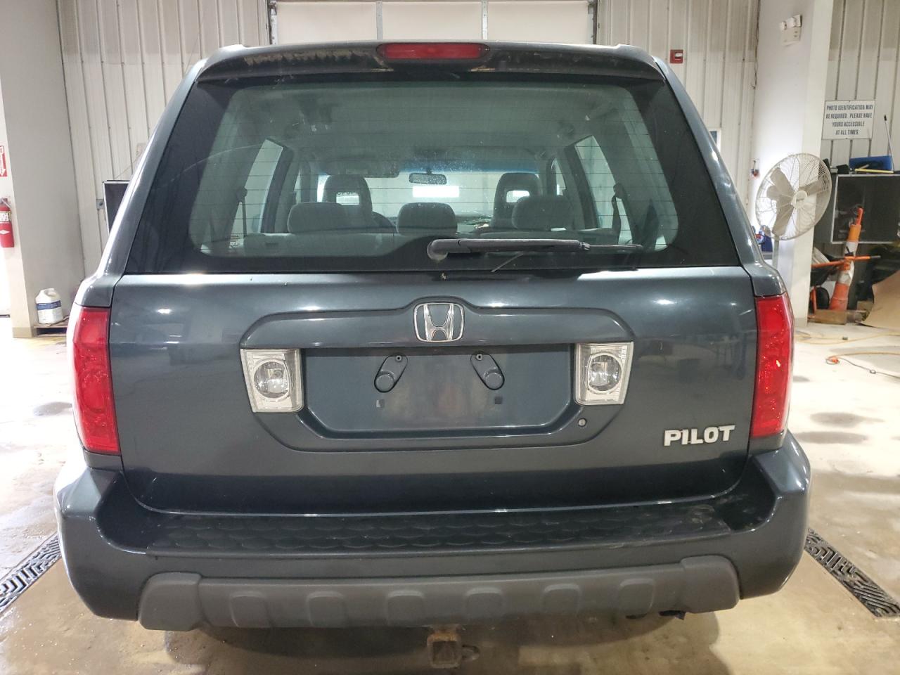 2005 Honda Pilot Lx VIN: 2HKYF18175H556546 Lot: 56943435