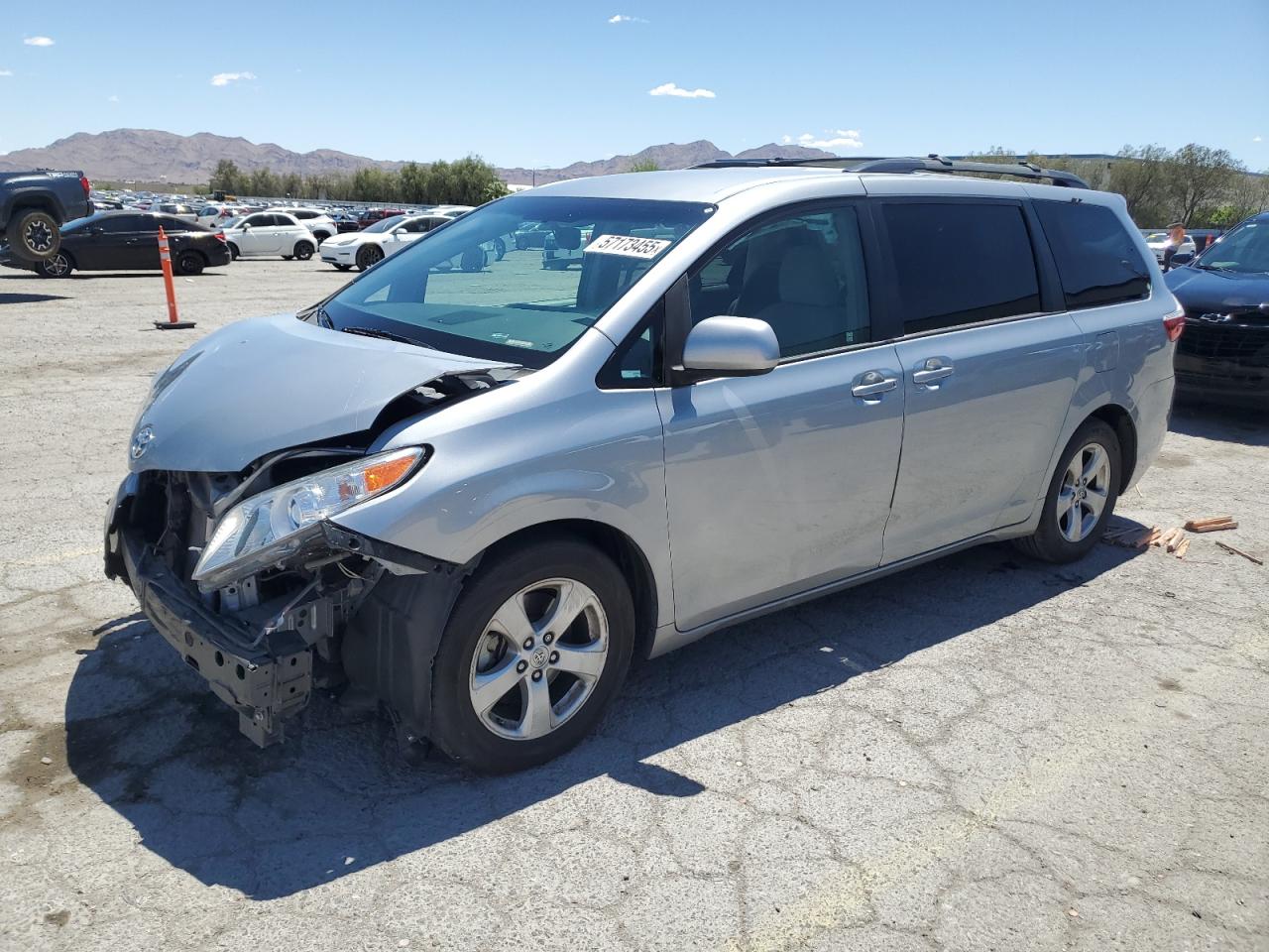2015 Toyota Sienna Le იყიდება Las Vegas-ში, NV - Front End