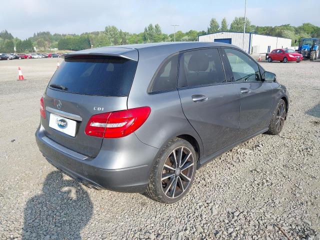 2013 MERCEDES BENZ B180 BLUEE