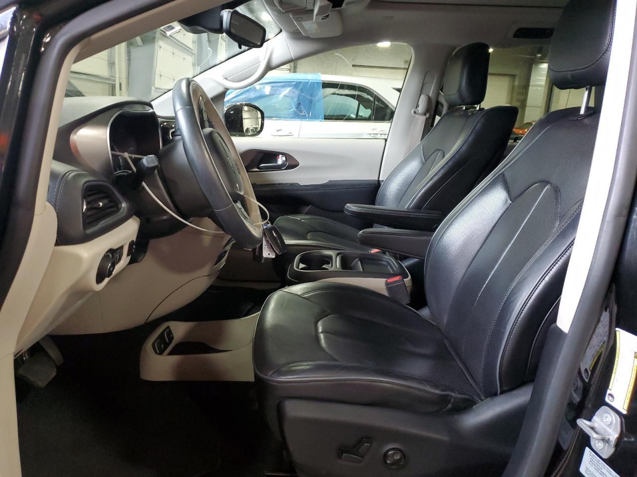 2017 Chrysler Pacifica Ehybrid Platinum VIN: 2C4RC1N71HR745657 Lot: 56995845