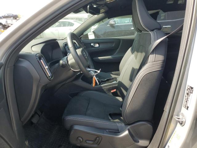  VOLVO XC40 2023 Srebrny