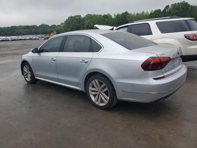  VOLKSWAGEN PASSAT 2018 Серебристый
