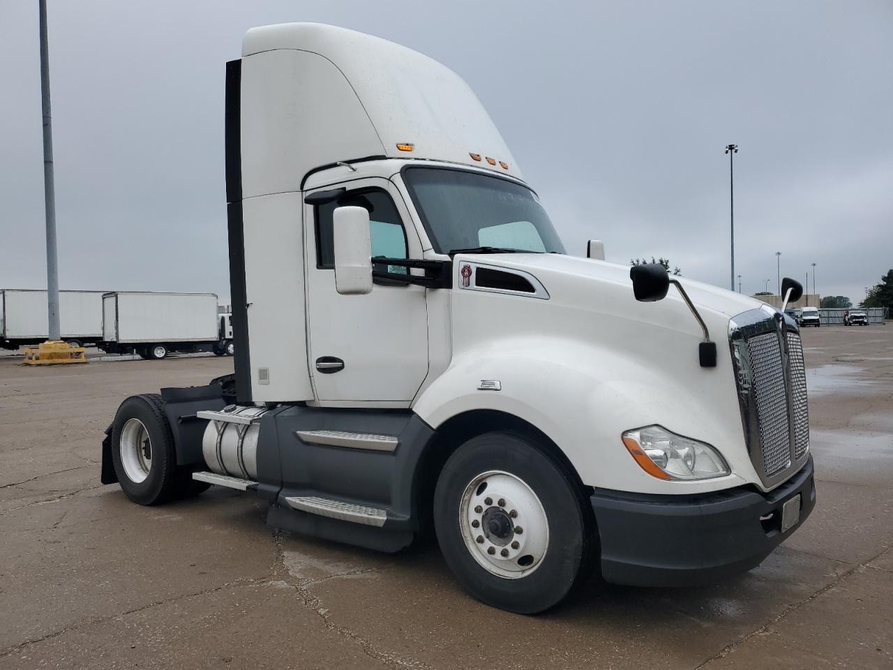 2020 Kenworth T680 Semi Truck იყიდება Eldridge-ში, IA - Normal Wear