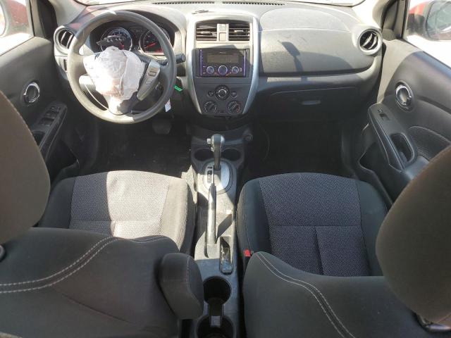  NISSAN VERSA 2018 Czerwony