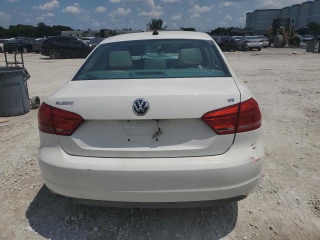 Sedans VOLKSWAGEN PASSAT 2012 White