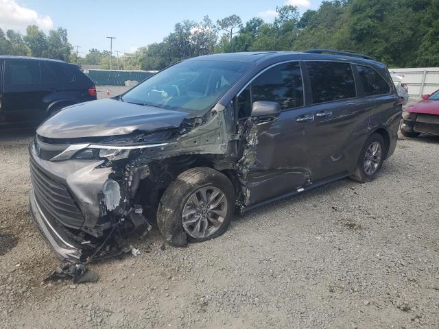TOYOTA SIENNA XLE 2023