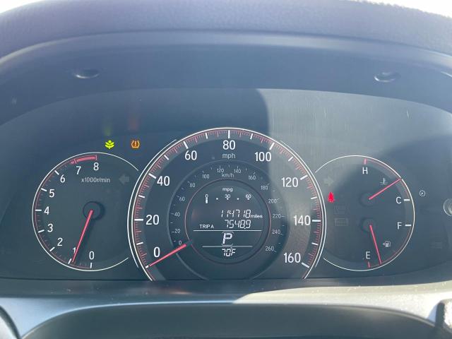 Sedans HONDA ACCORD 2017 Srebrny