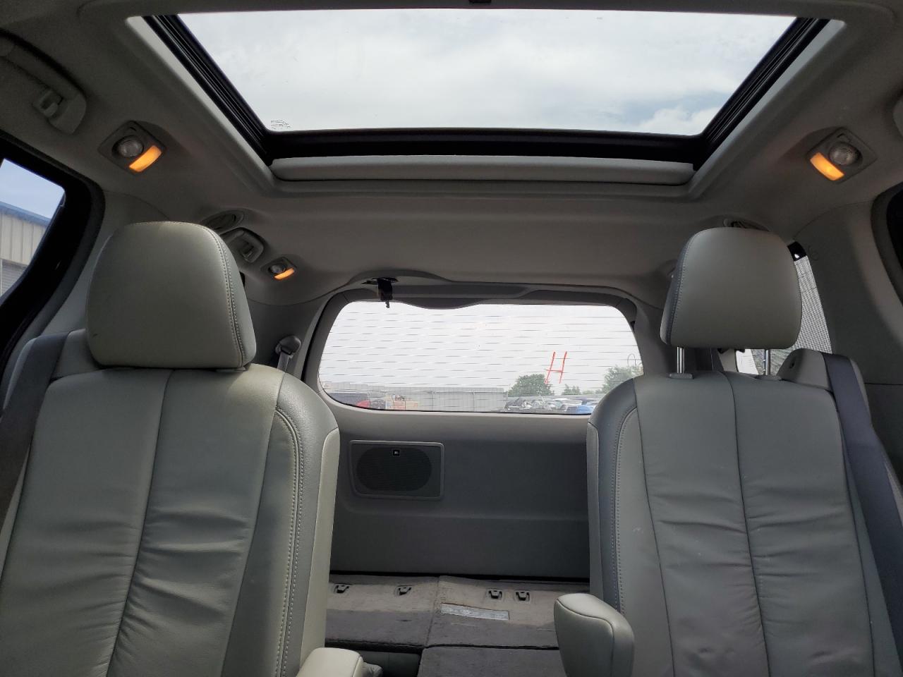2011 Toyota Sienna Xle VIN: 5TDYK3DC4BS005656 Lot: 57086295