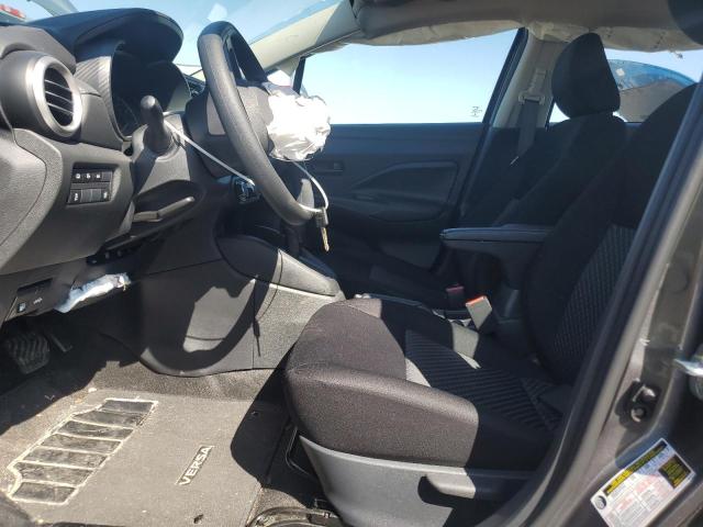  NISSAN VERSA 2024 Сріблястий