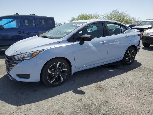  NISSAN VERSA 2024 Синій
