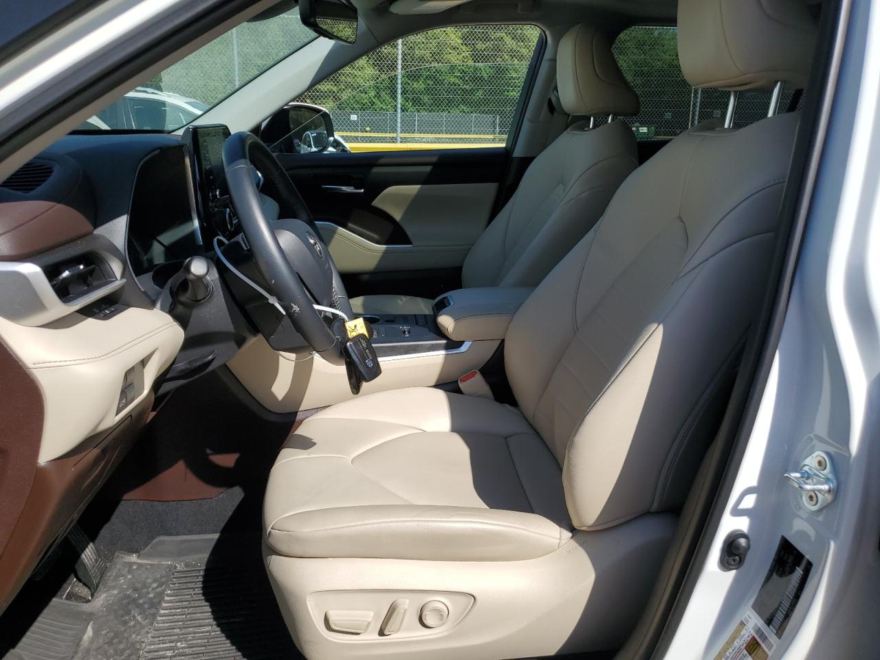 2021 Toyota Highlander Hybrid Xle VIN: 5TDGBRCH6MS525470 Lot: 56164855