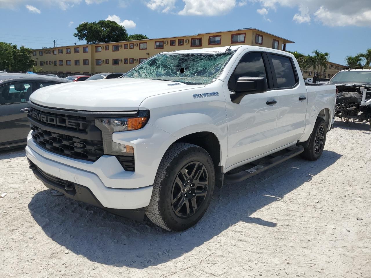 2025 Chevrolet Silverado C1500 Custom for Sale in Opa Locka, FL - Front End