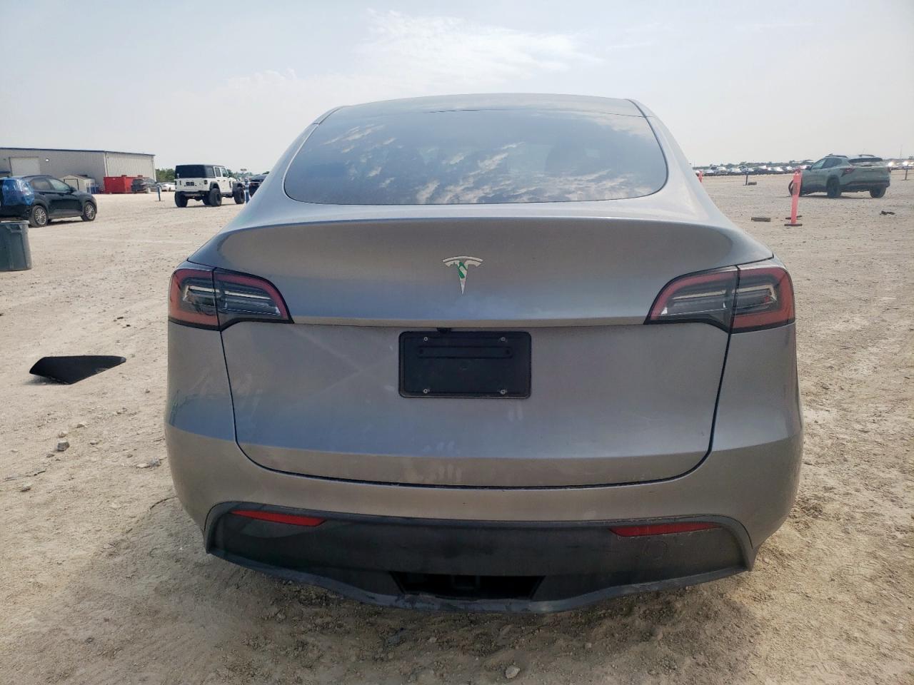 2024 Tesla Model Y VIN: 7SAYGDED0RA327739 Lot: 57174445