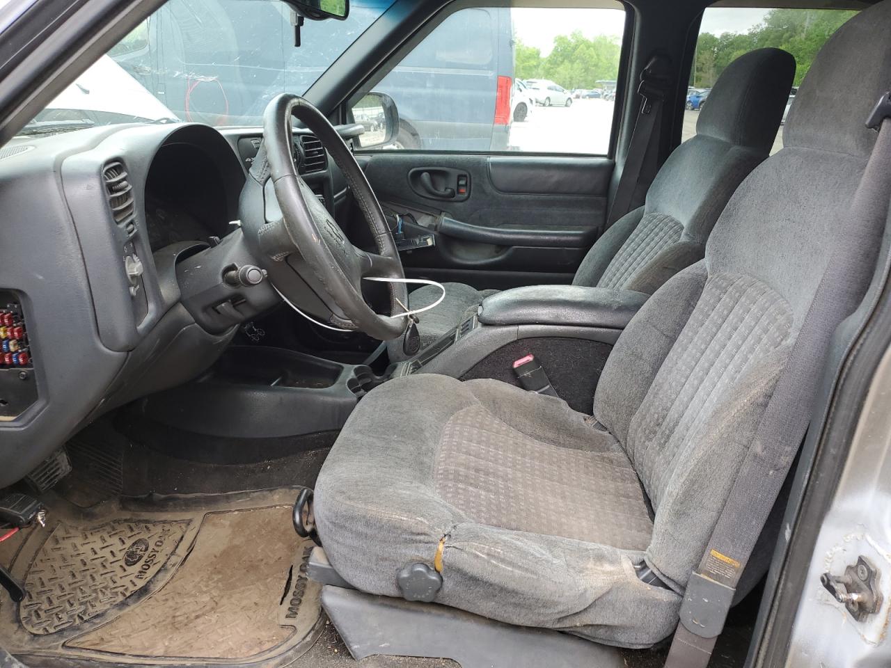 1998 Chevrolet Blazer VIN: 1GNDT13W6W2283281 Lot: 56874835