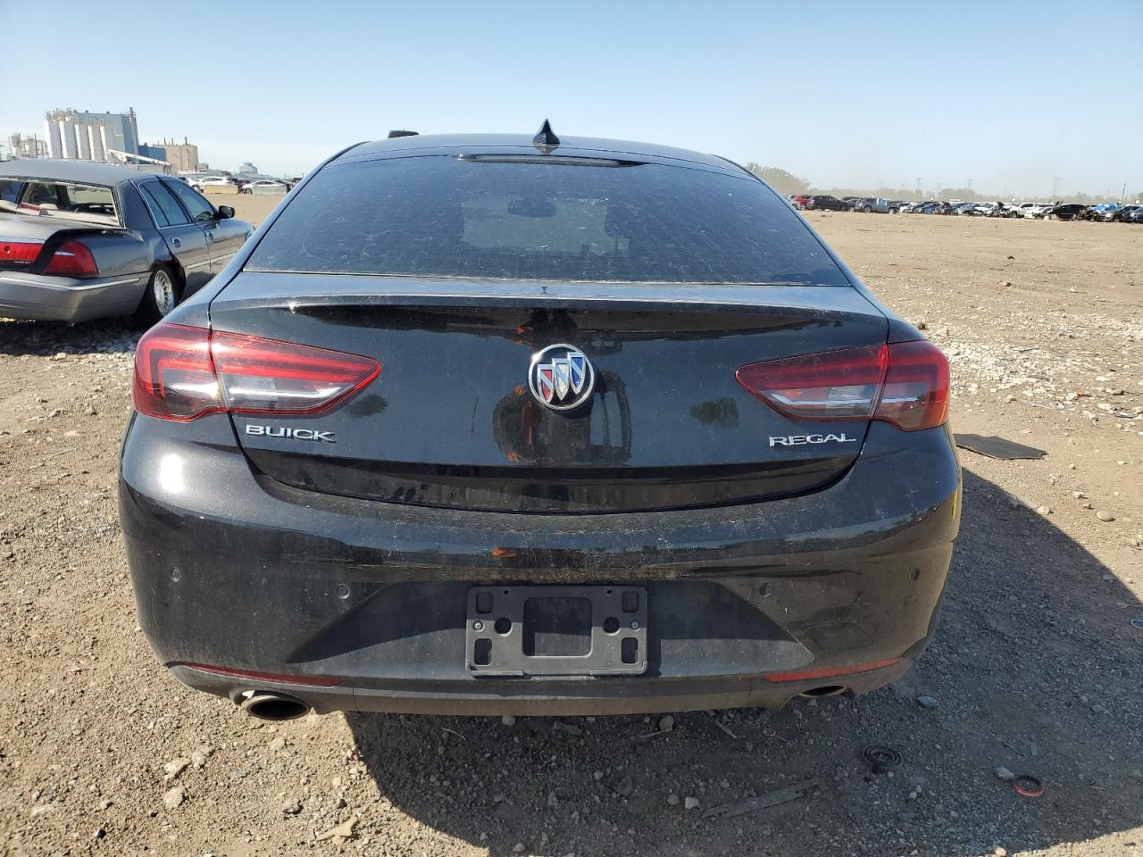 2018 Buick Regal Essence VIN: W04GP6SX5J1056447 Lot: 57402445