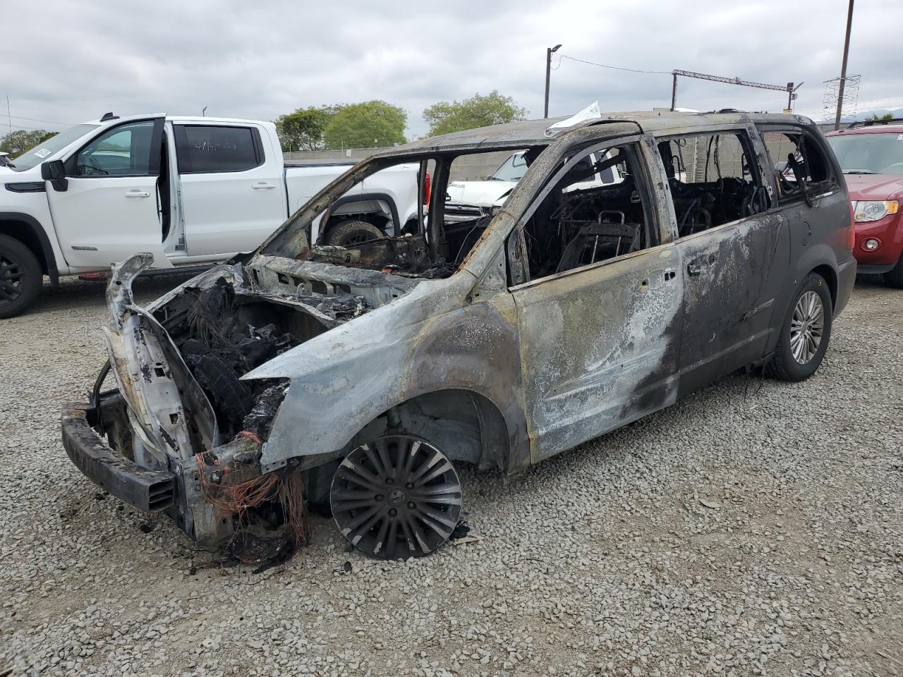 2013 Chrysler Town & Country Touring L na sprzedaż w San Diego, CA - Burn