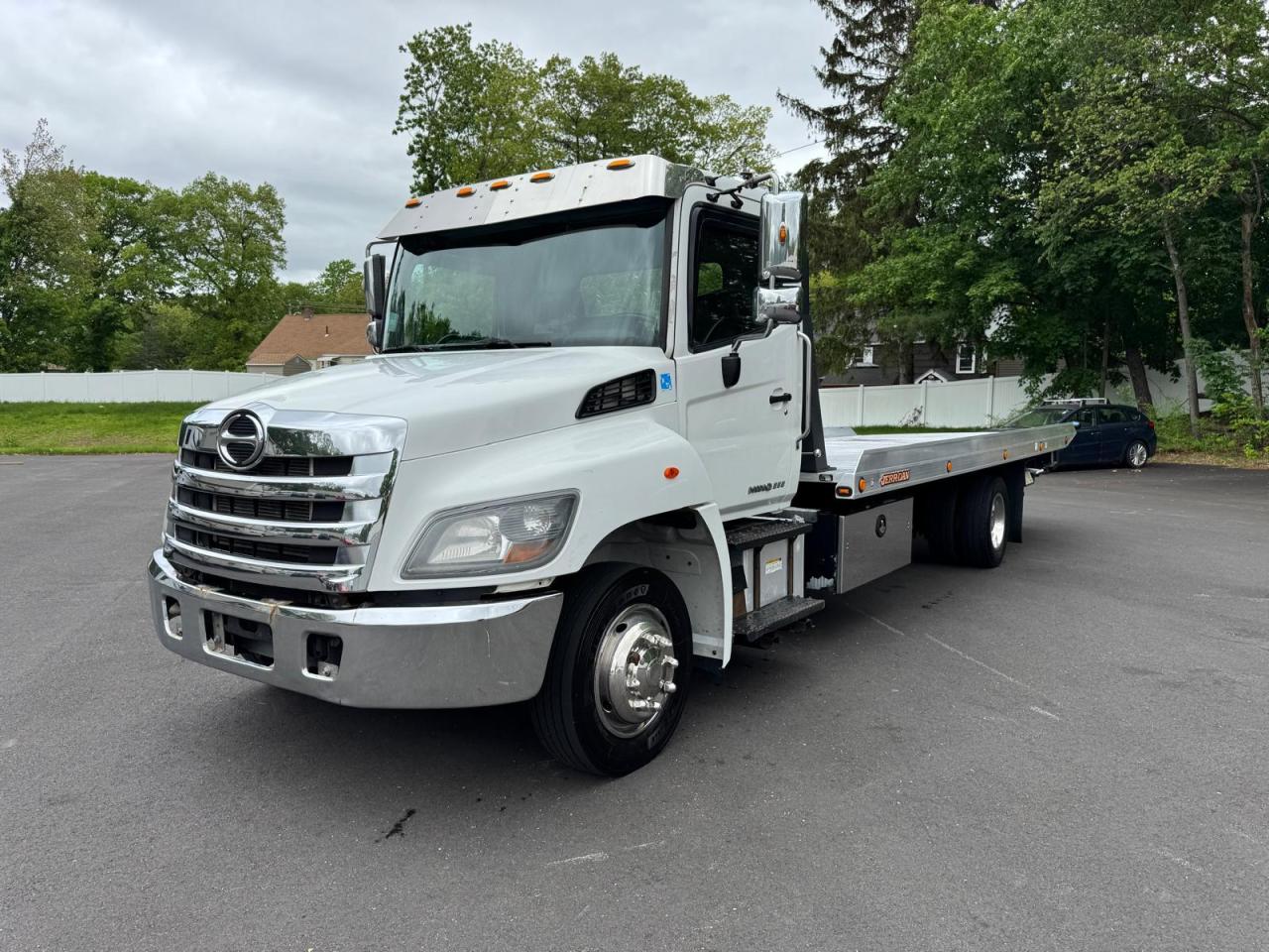 2019 Hino 258/268 for Sale in West Warren, MA - Minor Dent/Scratches