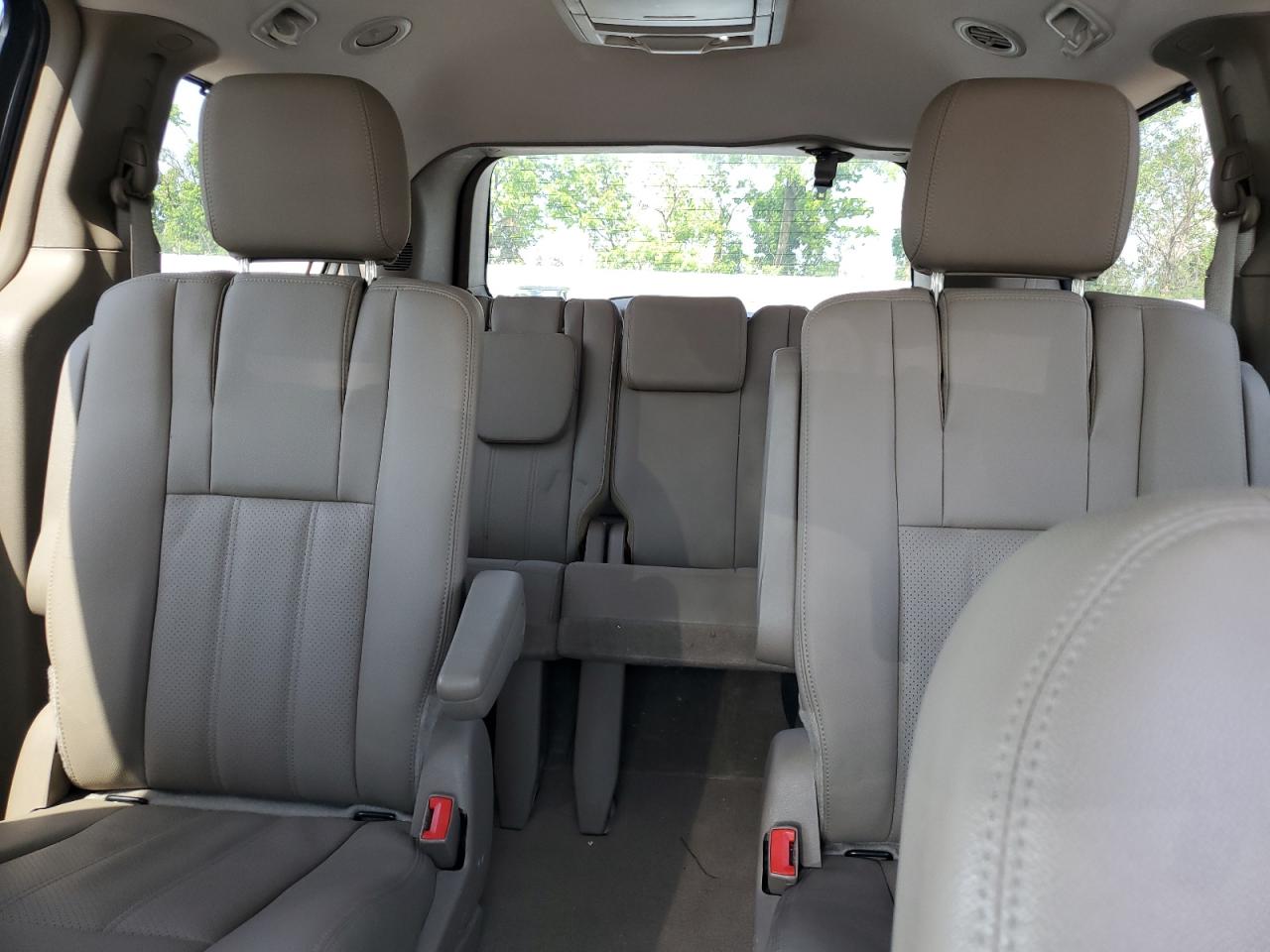 2016 Chrysler Town & Country Touring L VIN: 2C4RC1CG8GR221388 Lot: 56222425