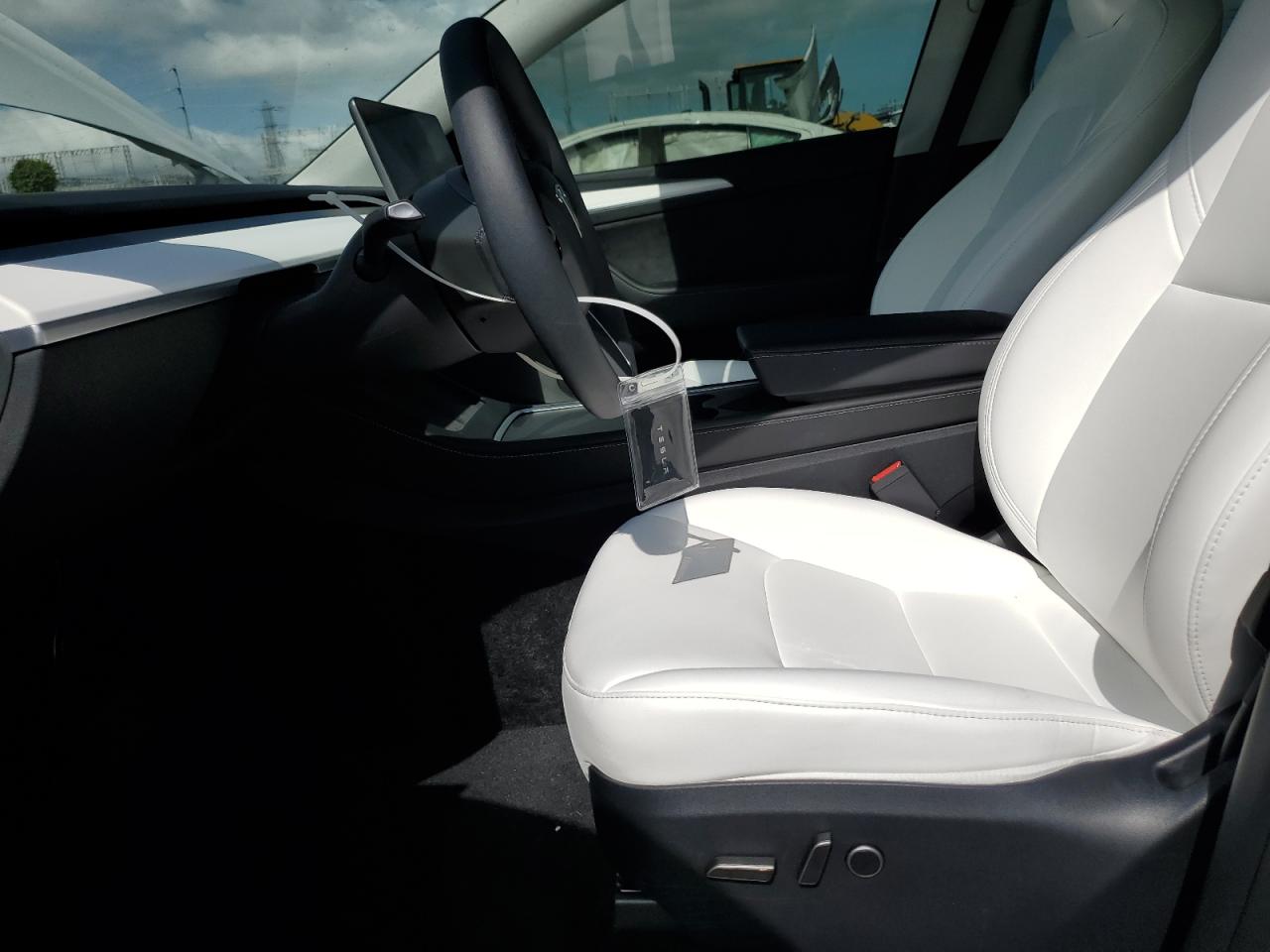 2024 Tesla Model Y VIN: 7SAYGDEE2RF090540 Lot: 56684505