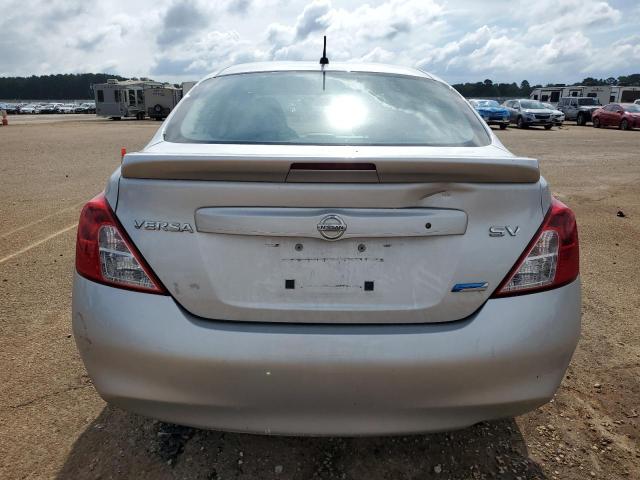 Sedans NISSAN VERSA 2013 Srebrny
