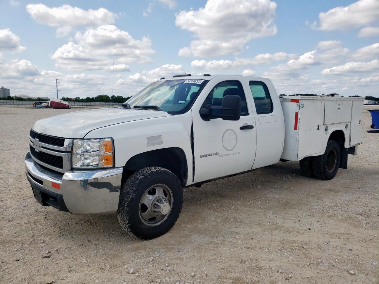 2009 Chevrolet Silverado K3500 for Sale in New Braunfels, TX - Minor Dent/Scratches