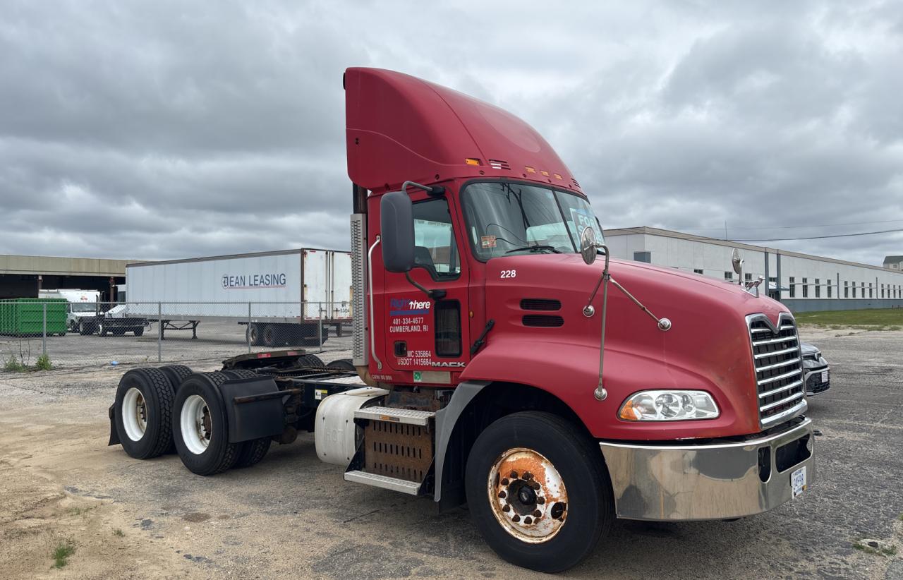 2013 Mack 600 Cxu600 للبيع في Exeter، RI - Normal Wear