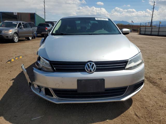  VOLKSWAGEN JETTA 2013 Сріблястий